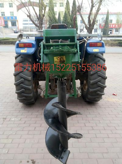 新型拖拉機(jī)帶式挖樹(shù)坑機(jī) 新型拖拉機(jī)帶式挖樹(shù)坑機(jī)